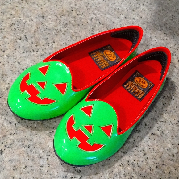 Strangecult Shoes - Halloween edition neon green pumpkin face flats! Size 7